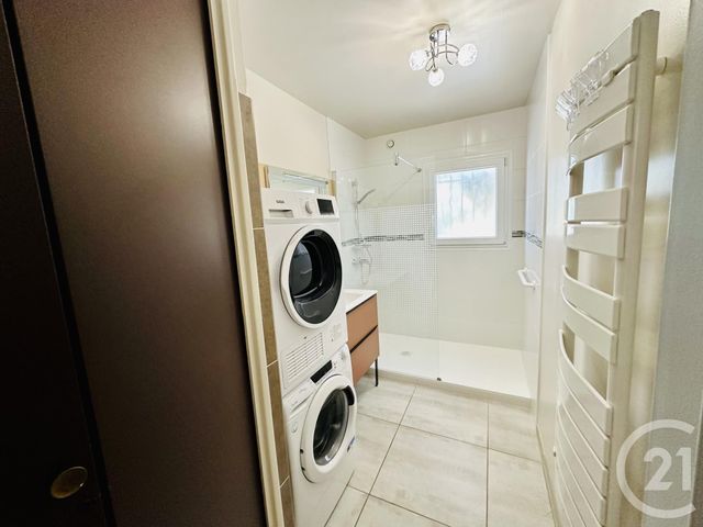Appartement &agrave; louer - 3 pi&egrave;ces - 67,17 m2 - Le Pradet - 83 - PROVENCE-ALPES-COTE-D-AZUR