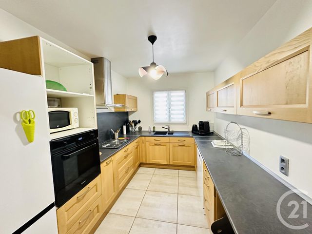 Appartement &agrave; louer - 3 pi&egrave;ces - 67,17 m2 - Le Pradet - 83 - PROVENCE-ALPES-COTE-D-AZUR