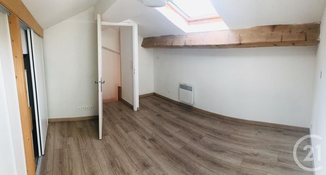 Appartement Duplex t2 &agrave; louer - 2 pi&egrave;ces - 40,85 m2 - Le Pradet - 83 - PROVENCE-ALPES-COTE-D-AZUR