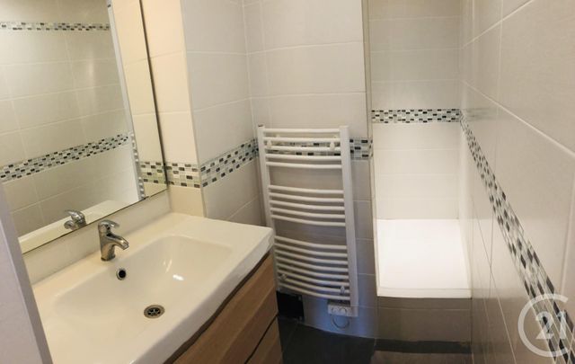 Appartement Duplex t2 &agrave; louer - 2 pi&egrave;ces - 40,85 m2 - Le Pradet - 83 - PROVENCE-ALPES-COTE-D-AZUR