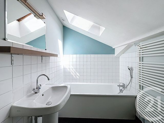 Maison &agrave; louer - 5 pi&egrave;ces - 116 m2 - La Menitre - 49 - PAYS-DE-LOIRE