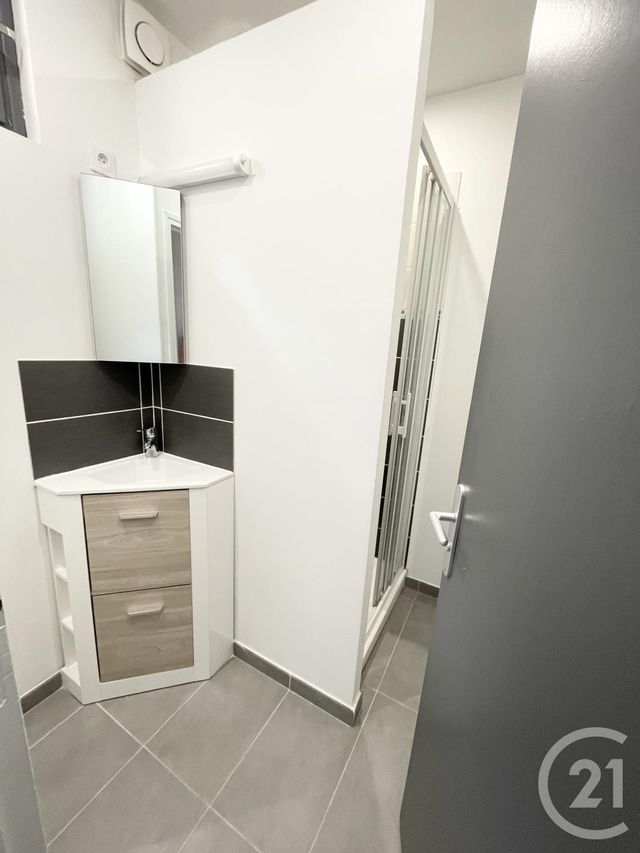 Appartement T3 &agrave; louer - 3 pi&egrave;ces - 45,03 m2 - Quillebeuf Sur Seine - 27 - HAUTE-NORMANDIE