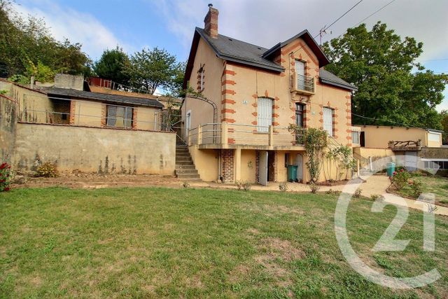 Maison 10 pièces 178 m² · à Saint-Calais · 178 m² · 105 000 €