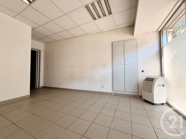 Local commercial à louer - 40.7 m2 - 01 - Ain