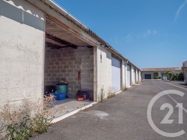 parking - CHATEAU D OLONNE - 85