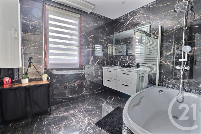 Maison à vendre - 7 pièces - 243 m2 - Villeparisis - 77 - ILE-DE-FRANCE