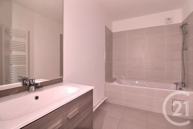 Appartement F4 &agrave; louer - 4 pi&egrave;ces - 78 m2 - Le Blanc Mesnil - 93 - ILE-DE-FRANCE