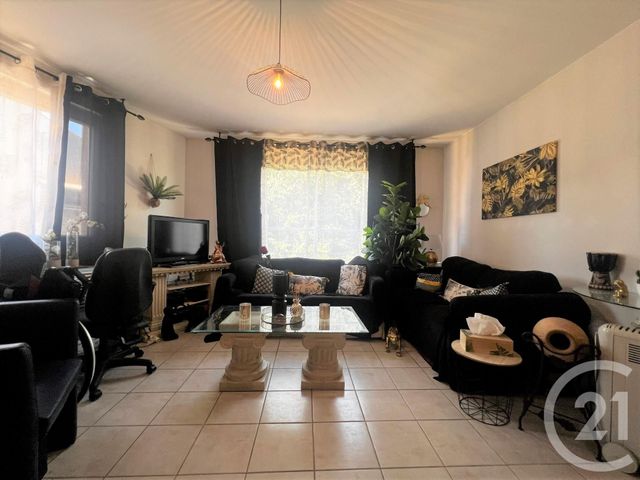 Appartement T3 à vendre - 3 pièces - 69 m2 - Pertuis - 84 - PROVENCE-ALPES-COTE-D-AZUR