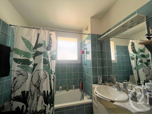 Appartement T3 à vendre - 3 pièces - 69 m2 - Pertuis - 84 - PROVENCE-ALPES-COTE-D-AZUR