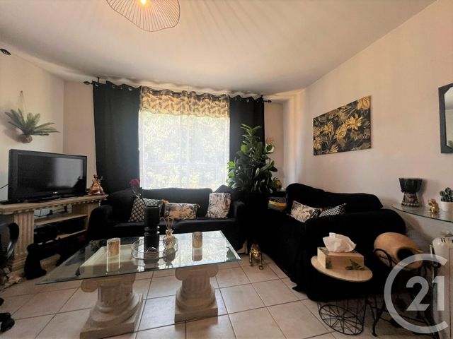 Appartement T3 à vendre - 3 pièces - 69 m2 - Pertuis - 84 - PROVENCE-ALPES-COTE-D-AZUR