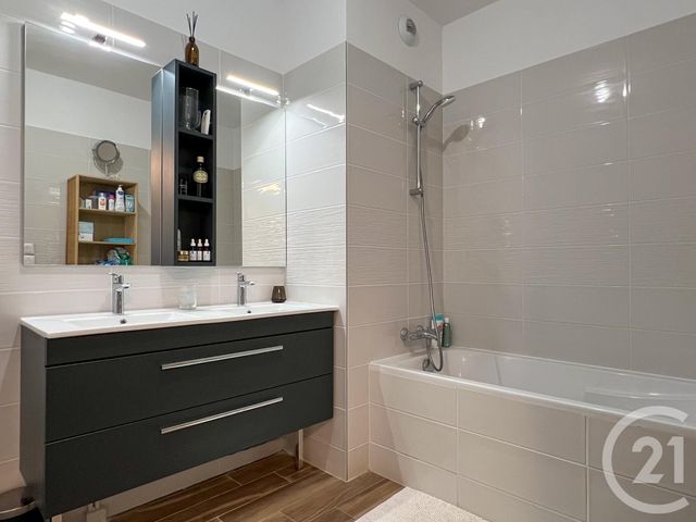 Appartement T3 à vendre - 3 pièces - 70,35 m2 - Aix En Provence - 13 - PROVENCE-ALPES-COTE-D-AZUR