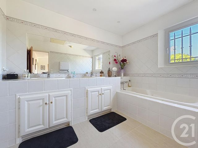 Maison &agrave; vendre - 5 pi&egrave;ces - 210 m2 - St Cannat - 13 - PROVENCE-ALPES-COTE-D-AZUR