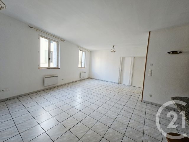 Appartement T3 &agrave; louer - 3 pi&egrave;ces - 79,08 m2 - Graulhet - 81 - MIDI-PYRENEES