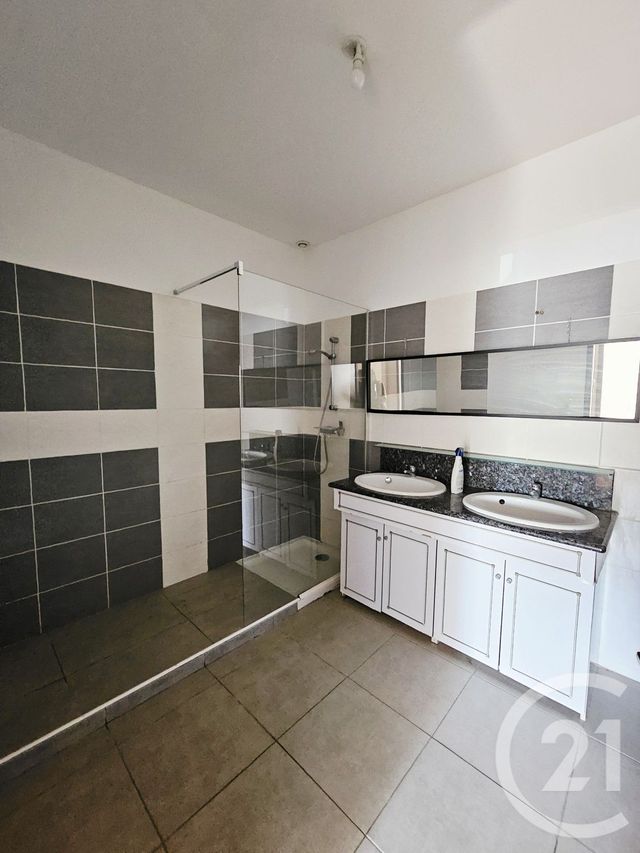 Appartement F3 &agrave; louer - 3 pi&egrave;ces - 100 m2 - Graulhet - 81 - MIDI-PYRENEES