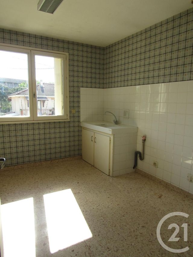 Appartement F5 &agrave; louer - 5 pi&egrave;ces - 113 m2 - Graulhet - 81 - MIDI-PYRENEES