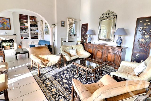 Maison à vendre - 8 pièces - 249 m2 - Frejus - 83 - PROVENCE-ALPES-COTE-D-AZUR