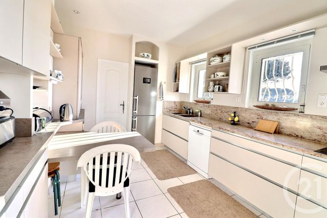 Maison à vendre - 8 pièces - 249 m2 - Frejus - 83 - PROVENCE-ALPES-COTE-D-AZUR