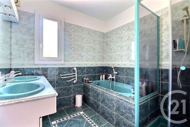 Maison à vendre - 6 pièces - 140 m2 - Frejus - 83 - PROVENCE-ALPES-COTE-D-AZUR