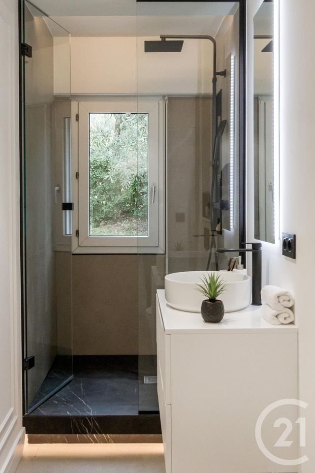 Appartement T2 à vendre - 2 pièces - 38 m2 - St Raphael - 83 - PROVENCE-ALPES-COTE-D-AZUR