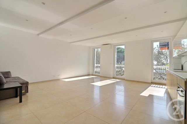 Appartement F4 à vendre - 4 pièces - 95 m2 - St Raphael - 83 - PROVENCE-ALPES-COTE-D-AZUR