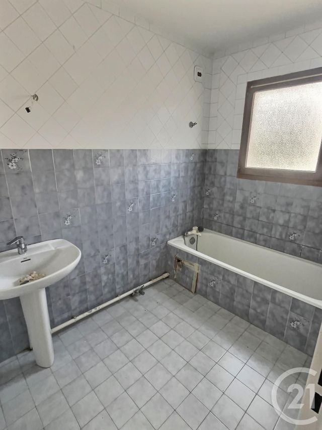 Appartement F3 à vendre - 3 pièces - 63 m2 - Frejus - 83 - PROVENCE-ALPES-COTE-D-AZUR