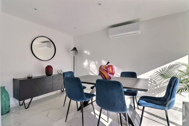 Appartement F4 à vendre - 4 pièces - 83,10 m2 - St Raphael - 83 - PROVENCE-ALPES-COTE-D-AZUR