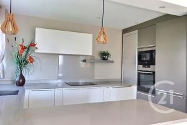 Appartement F4 &agrave; vendre - 4 pi&egrave;ces - 102 m2 - Frejus - 83 - PROVENCE-ALPES-COTE-D-AZUR