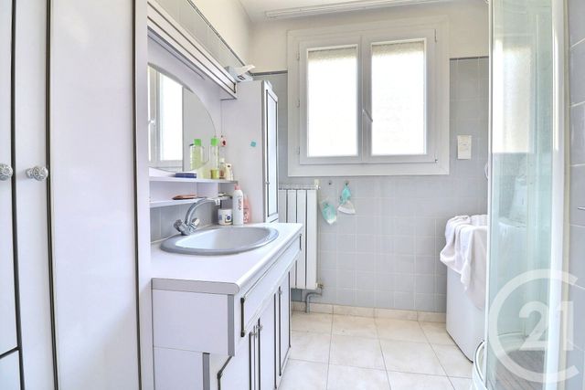 Appartement F3 &agrave; vendre - 3 pi&egrave;ces - 61,33 m2 - St Raphael - 83 - PROVENCE-ALPES-COTE-D-AZUR