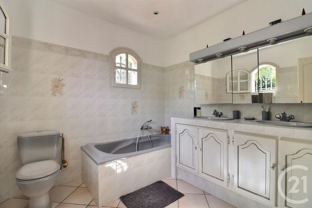 Maison &agrave; vendre - 5 pi&egrave;ces - 202 m2 - Frejus - 83 - PROVENCE-ALPES-COTE-D-AZUR