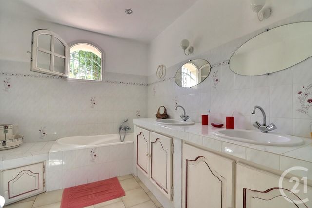 Maison &agrave; vendre - 5 pi&egrave;ces - 202 m2 - Frejus - 83 - PROVENCE-ALPES-COTE-D-AZUR