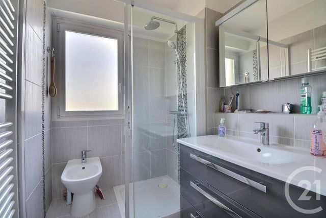Appartement T3 &agrave; vendre - 3 pi&egrave;ces - 62,15 m2 - St Raphael - 83 - PROVENCE-ALPES-COTE-D-AZUR