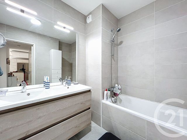 Appartement T3 à vendre - 3 pièces - 62 m2 - Villeneuve Loubet - 06 - PROVENCE-ALPES-COTE-D-AZUR