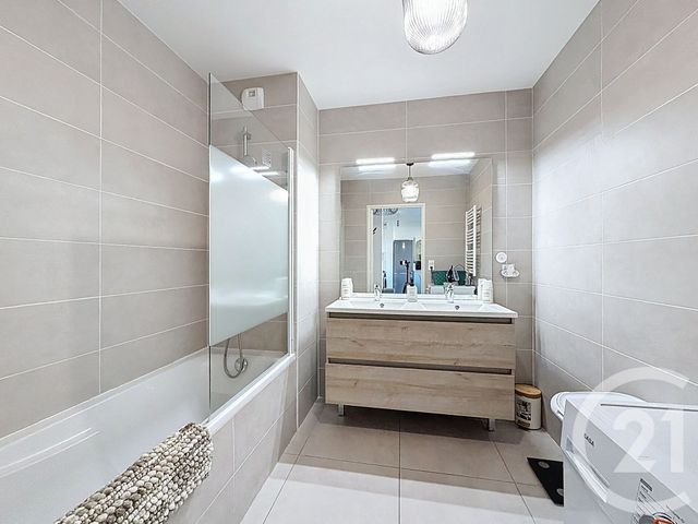 Appartement T3 à louer - 3 pièces - 60,91 m2 - Villeneuve Loubet - 06 - PROVENCE-ALPES-COTE-D-AZUR