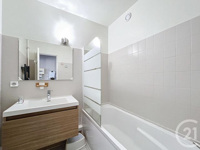 Appartement T2 &agrave; louer - 2 pi&egrave;ces - 52 m2 - Villeneuve Loubet - 06 - PROVENCE-ALPES-COTE-D-AZUR