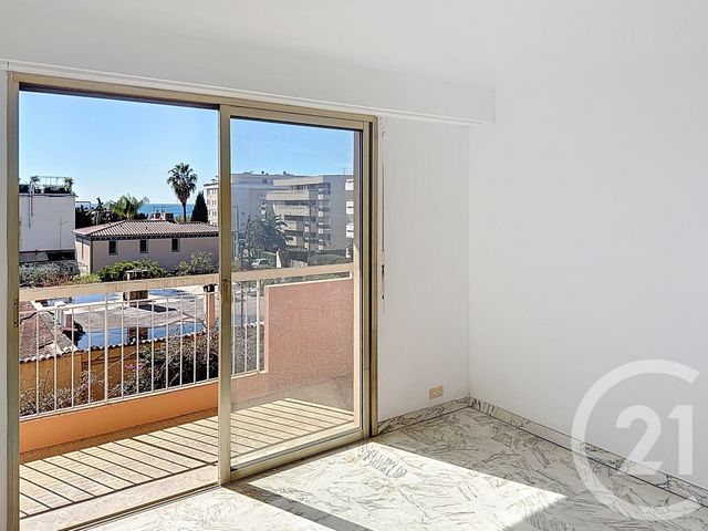 Appartement T2 &agrave; louer - 2 pi&egrave;ces - 41,39 m2 - Juan Les Pins - 06 - PROVENCE-ALPES-COTE-D-AZUR