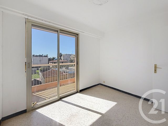 Appartement T2 &agrave; louer - 2 pi&egrave;ces - 41,39 m2 - Juan Les Pins - 06 - PROVENCE-ALPES-COTE-D-AZUR