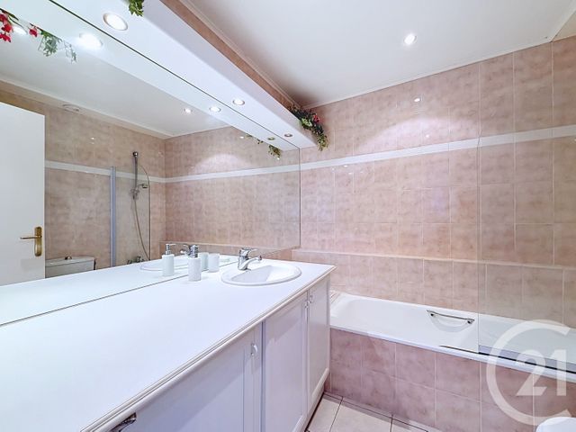 Appartement F4 &agrave; vendre - 4 pi&egrave;ces - 105,64 m2 - Villeneuve Loubet - 06 - PROVENCE-ALPES-COTE-D-AZUR