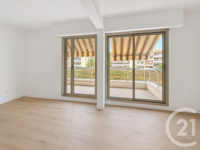 Appartement T2 &agrave; louer - 2 pi&egrave;ces - 35 m2 - Le Golfe Juan - 06 - PROVENCE-ALPES-COTE-D-AZUR