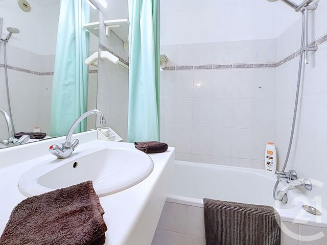 Appartement Studio Cabine &agrave; louer - 1 pi&egrave;ce - 24,66 m2 - Villeneuve Loubet - 06 - PROVENCE-ALPES-COTE-D-AZUR
