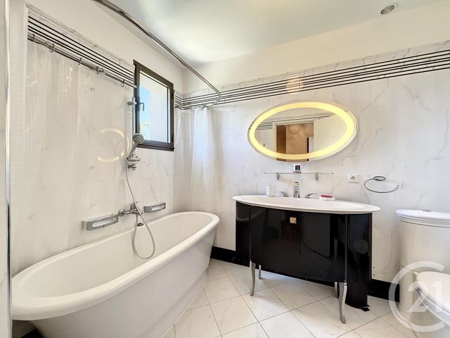 Maison à vendre - 6 pièces - 245 m2 - Villeneuve Loubet - 06 - PROVENCE-ALPES-COTE-D-AZUR