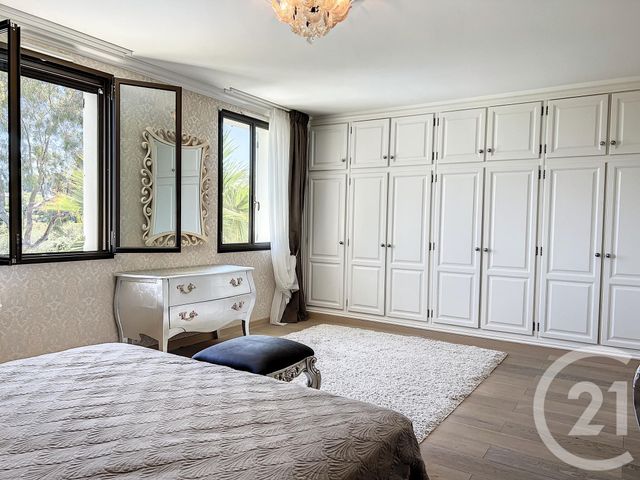 Maison à vendre - 6 pièces - 245 m2 - Villeneuve Loubet - 06 - PROVENCE-ALPES-COTE-D-AZUR