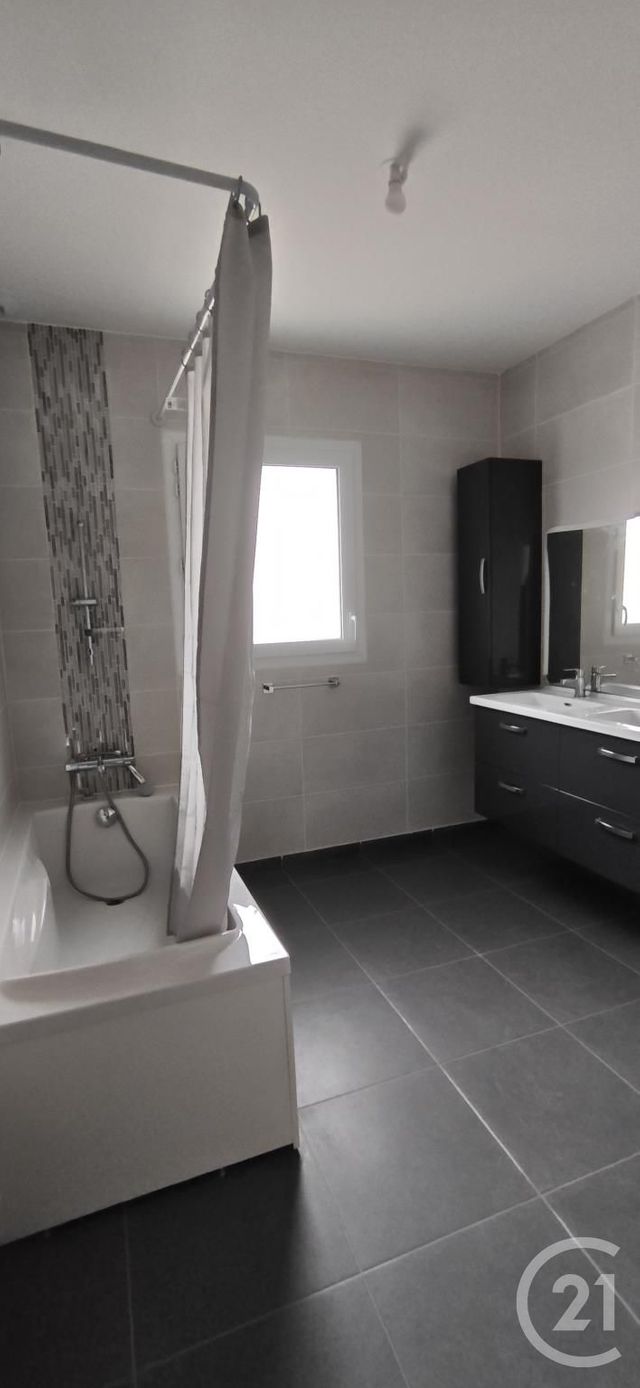 Maison &agrave; louer - 4 pi&egrave;ces - 85 m2 - Combourg - 35 - BRETAGNE