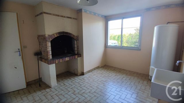 Maison &agrave; louer - 5 pi&egrave;ces - 1200 m2 - Combourg - 35 - BRETAGNE