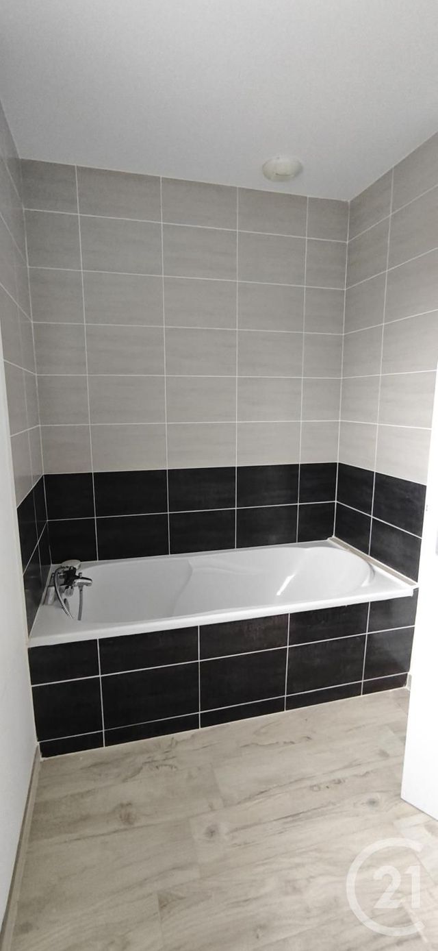 Maison &agrave; louer - 4 pi&egrave;ces - 104,32 m2 - Hede Bazouges - 35 - BRETAGNE