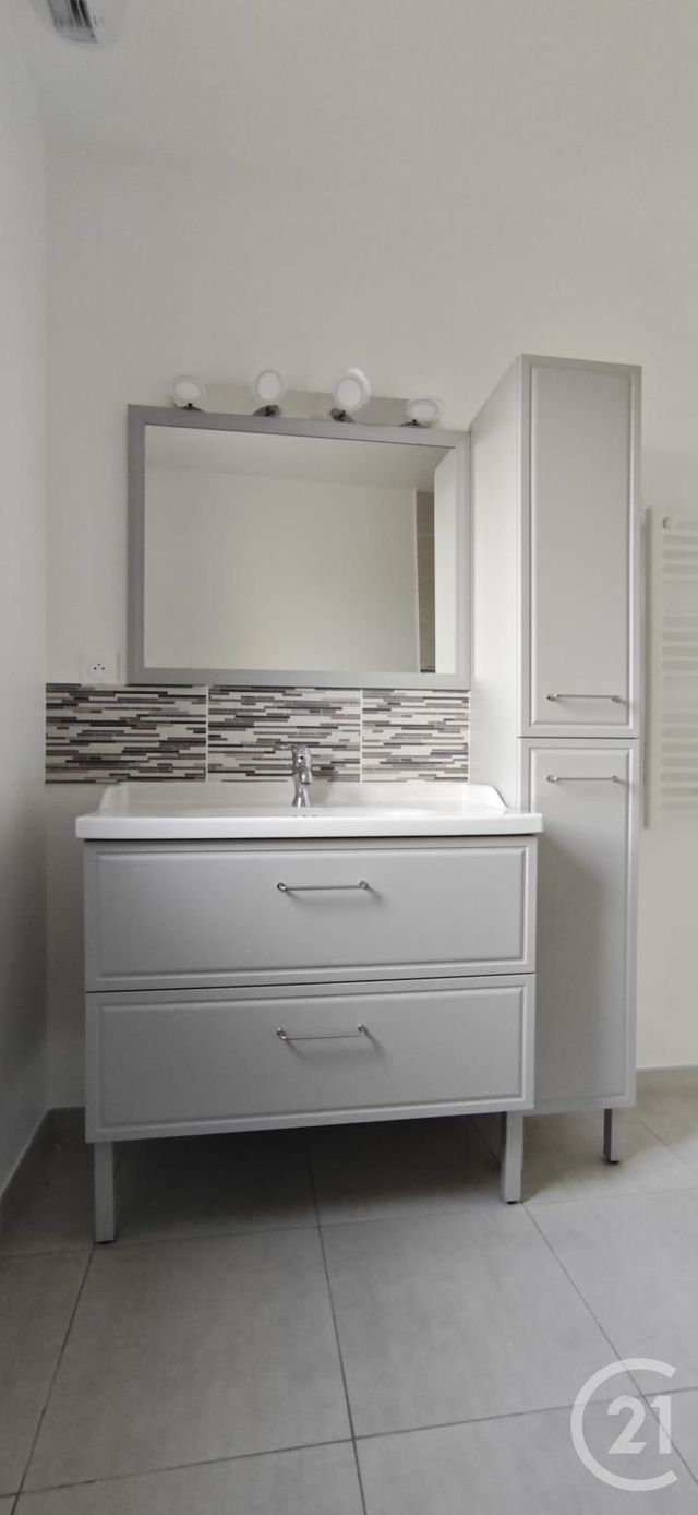 Maison &agrave; louer - 3 pi&egrave;ces - 74,42 m2 - Combourg - 35 - BRETAGNE