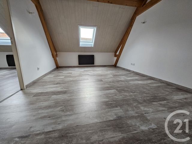 Maison &agrave; louer - 5 pi&egrave;ces - 144 m2 - Sassierges St Germain - 36 - CENTRE