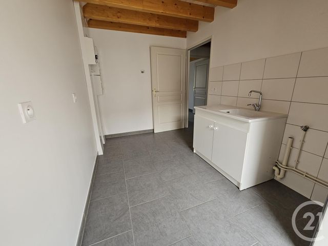 Maison &agrave; louer - 5 pi&egrave;ces - 144 m2 - Sassierges St Germain - 36 - CENTRE