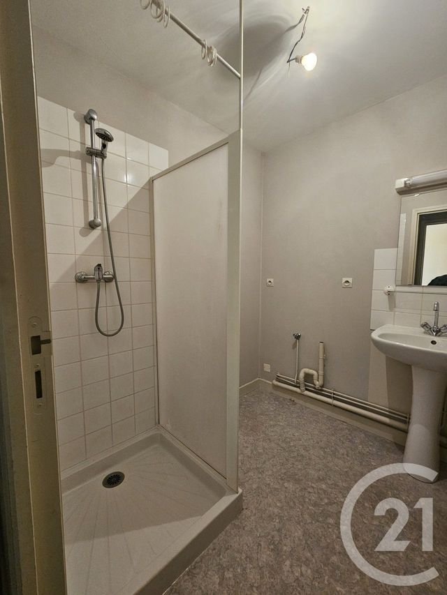 Appartement T2 &agrave; louer - 2 pi&egrave;ces - 38,10 m2 - Levroux - 36 - CENTRE