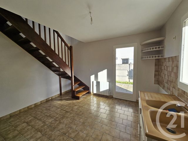 Maison &agrave; louer - 4 pi&egrave;ces - 91,51 m2 - Villedieu Sur Indre - 36 - CENTRE