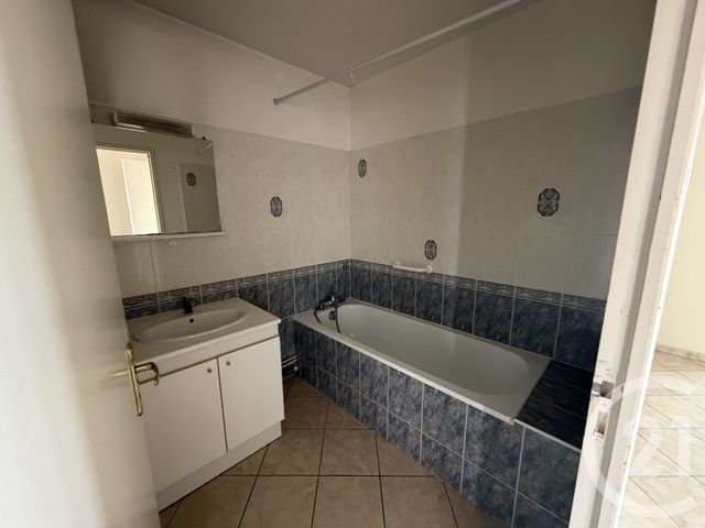 Appartement &agrave; louer - 3 pi&egrave;ces - 67,65 m2 - Chateauroux - 36 - CENTRE